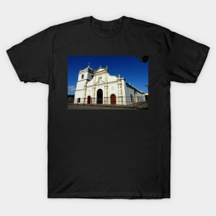 Nicaragua - Eglise de  Masaya T-Shirt